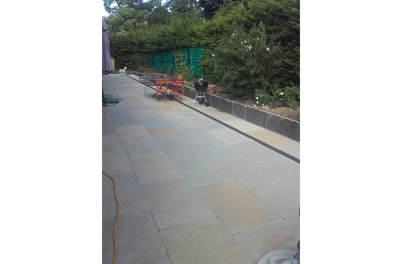 Dulac paysagiste création d'aller de jardin à Saint genis laval Rhône