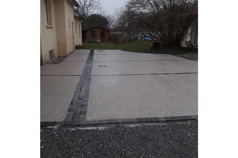 Dulac paysagiste création de terrasse, allée, escalier en béton désactivé à Brignais Rhône