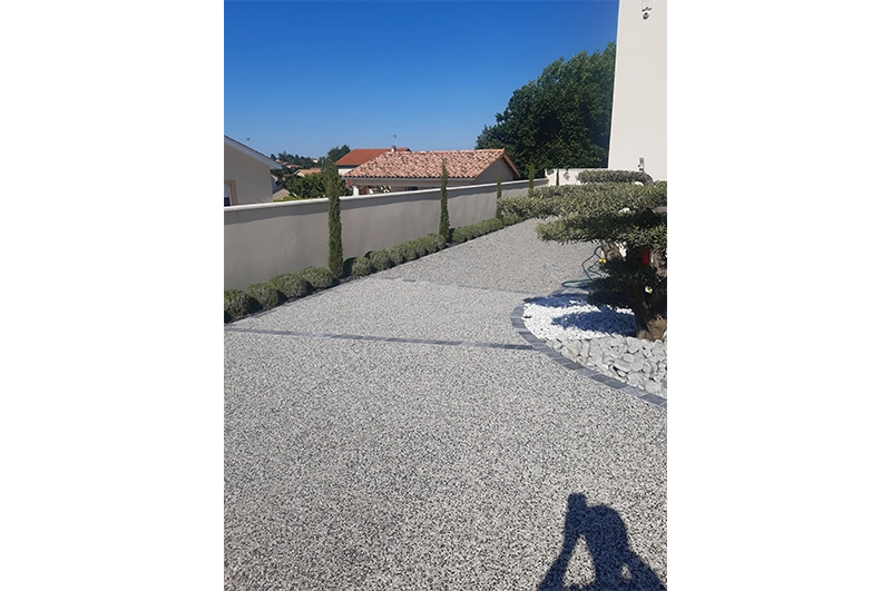 Dulac paysagiste création de terrasse, allée, escalier en béton désactivé à Saint genis laval Rhône