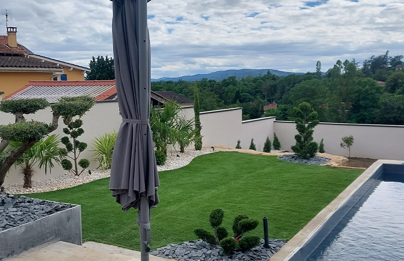 Dulac paysagiste pose de gazon naturelle ou synthétique à Saint Genis Laval Rhône