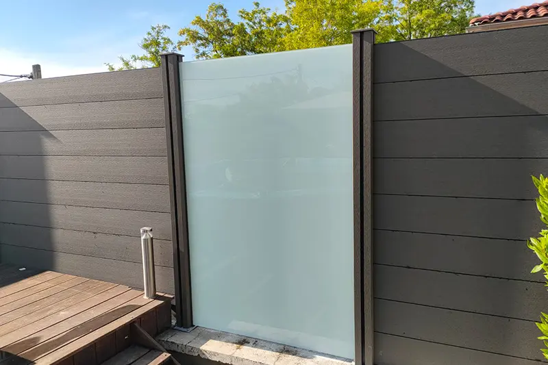 Dulac paysagiste pose de brise vue, portail et clôture à Saint Genis Laval Rhône