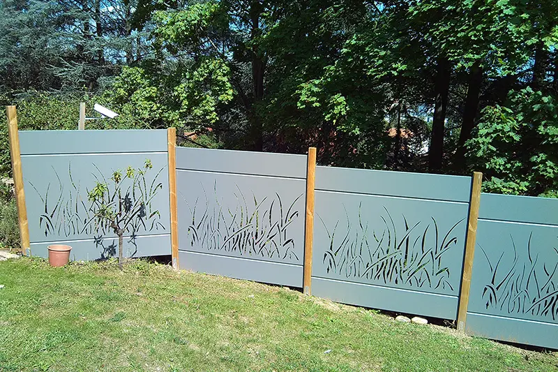 Dulac paysagiste pose de brise vue, portail et clôture à Saint Genis Laval Rhône