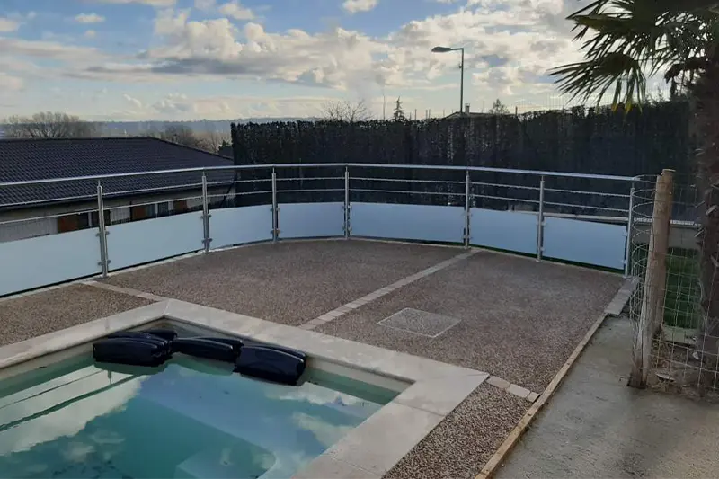 Dulac paysagiste pose de brise vue, portail et clôture à Saint Genis Laval Rhône