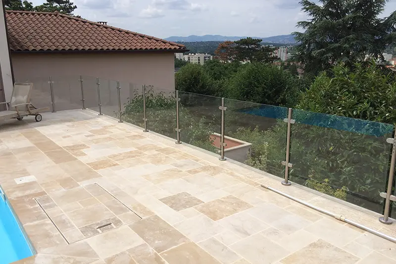 Dulac paysagiste pose de brise vue, portail et clôture à Saint Genis Laval Rhône